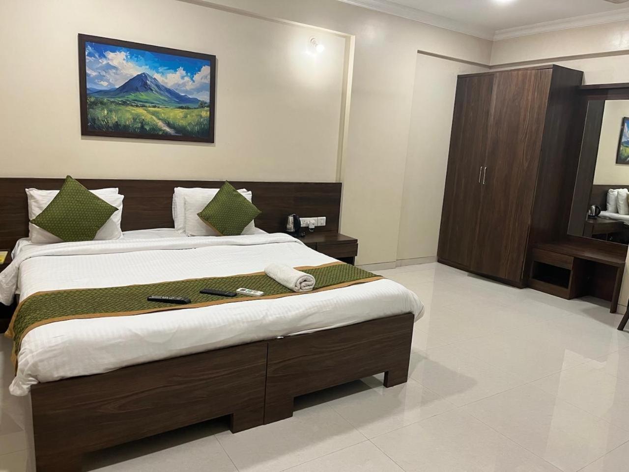 Bed & Breakfast Kedari Residency Pune